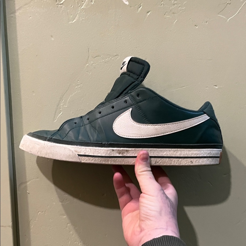 Nike Men’s Low-Top Skate Shoe - Dark Green / White